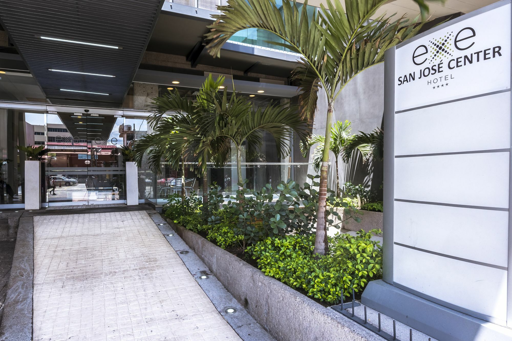 Готель Exe San Jose Center Екстер'єр фото